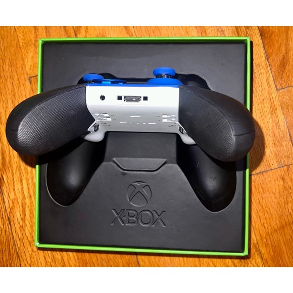 Xbox Elite Series 2 Core Controller - Picture 4 of 4